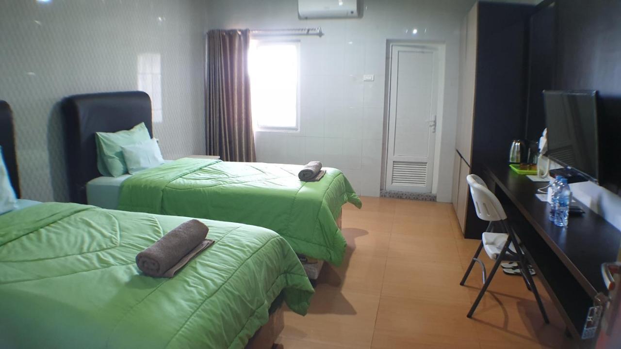 Nasional Hotel Gunungsitoli Exterior photo