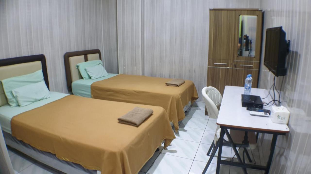 Nasional Hotel Gunungsitoli Exterior photo